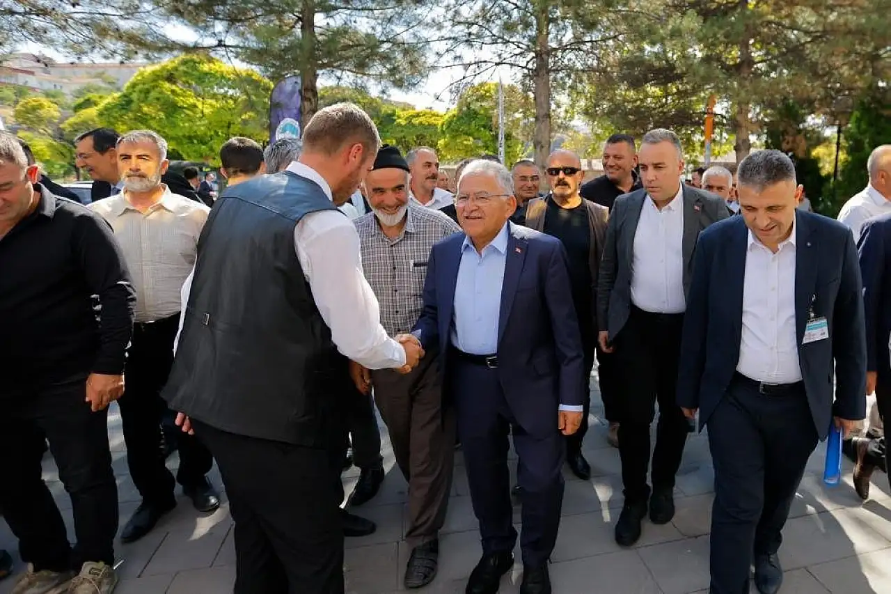 Büyükkılıç muhtarlarla masaya oturdu! İlçeler için yeni değerlendirme