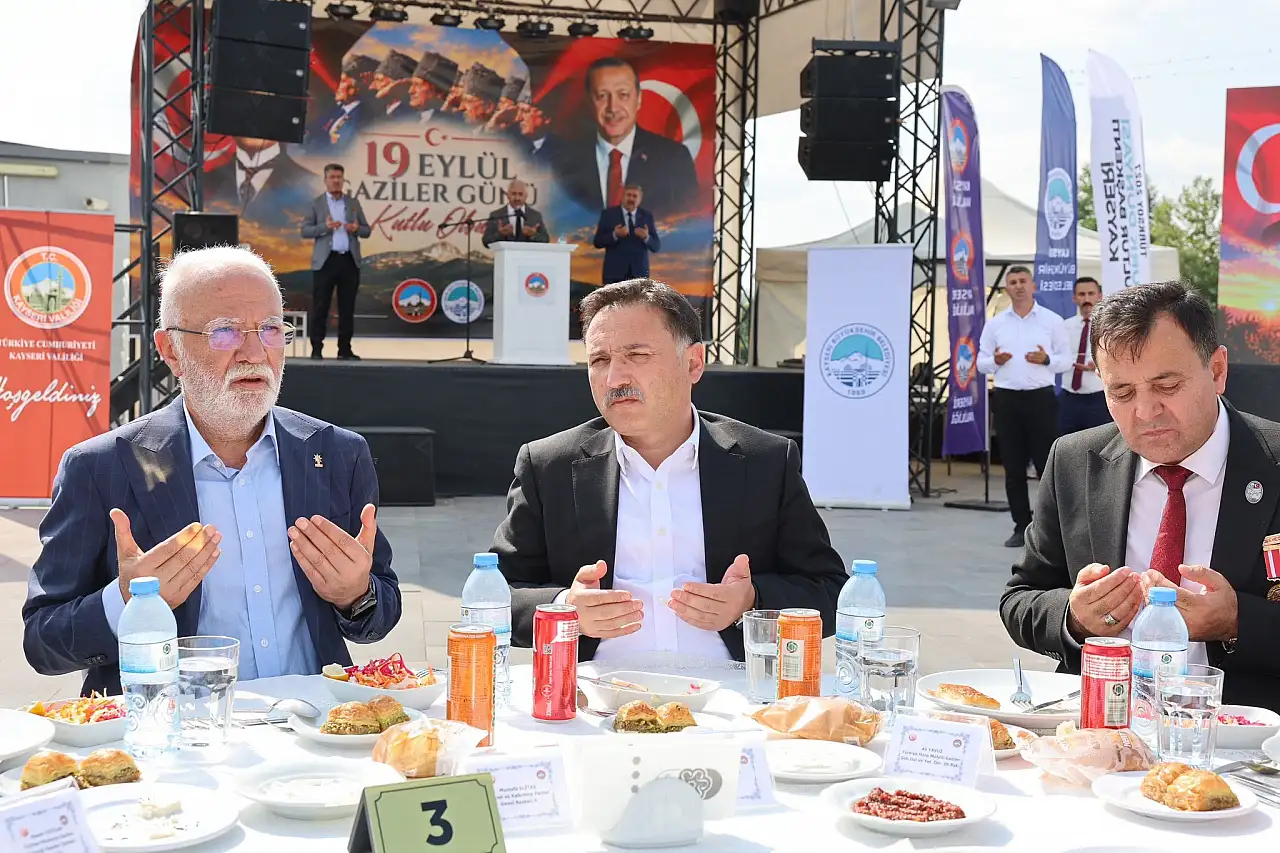 Kayseri protokolü gaziler için aynı sofrada buluştu!