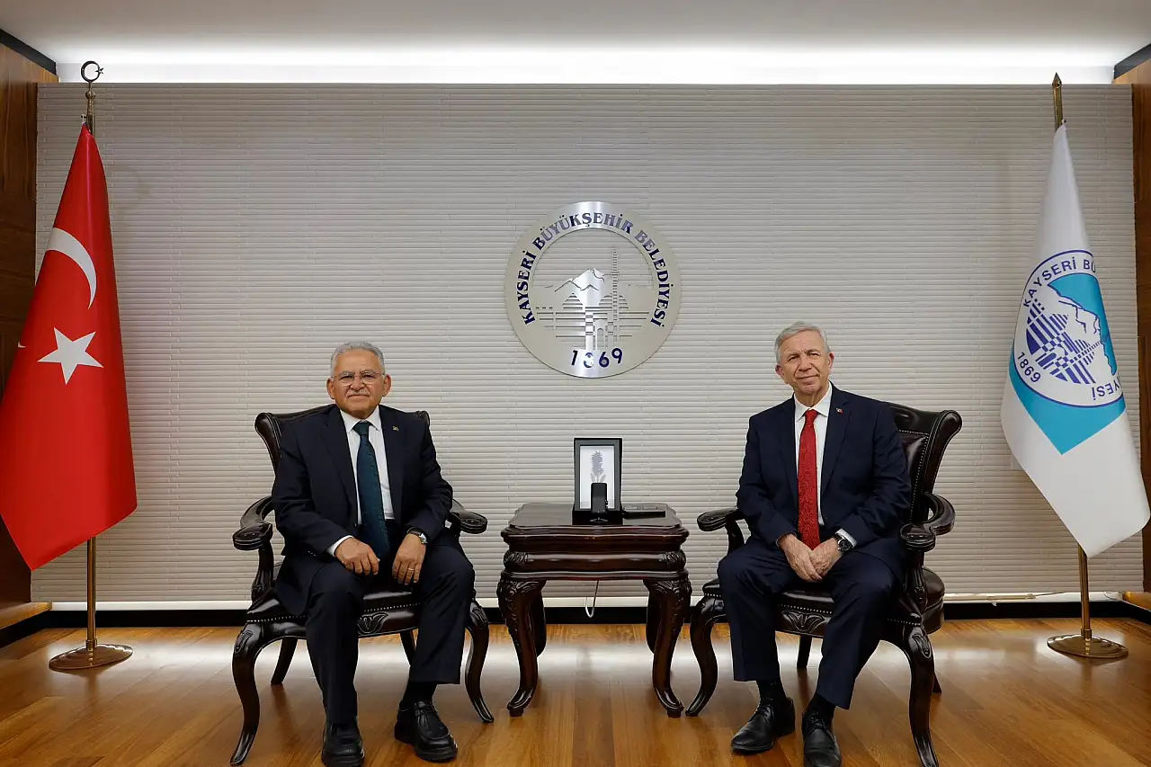 Kayseri'de dikkat çeken görüşme: Mansur Yavaş ve Büyükkılıç buluştu
