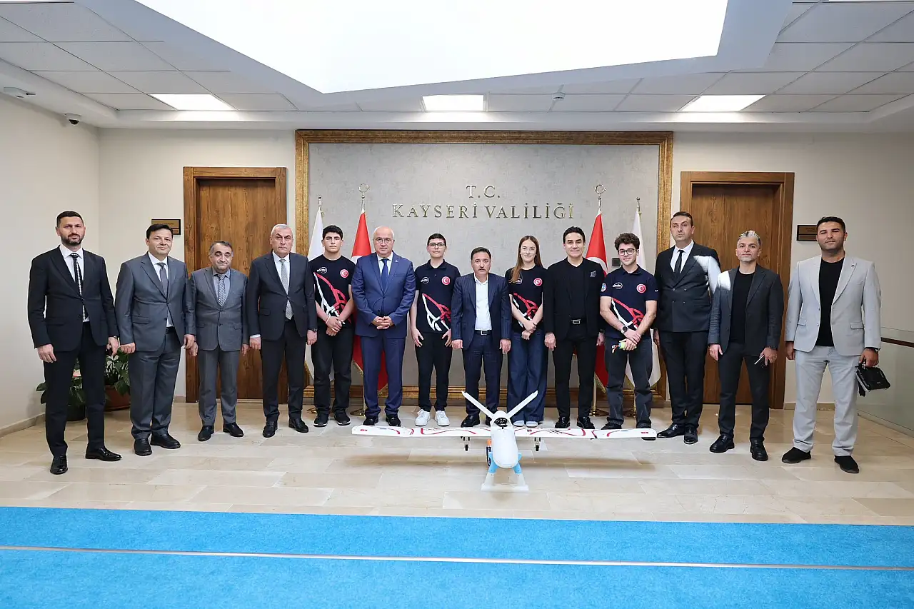 Vali Çiçek, Makamında GÖKTİM KartalAir Takımını kabul etti