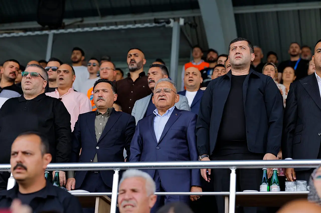 Kayseri'nin ünlü isimleri maça akın etti!