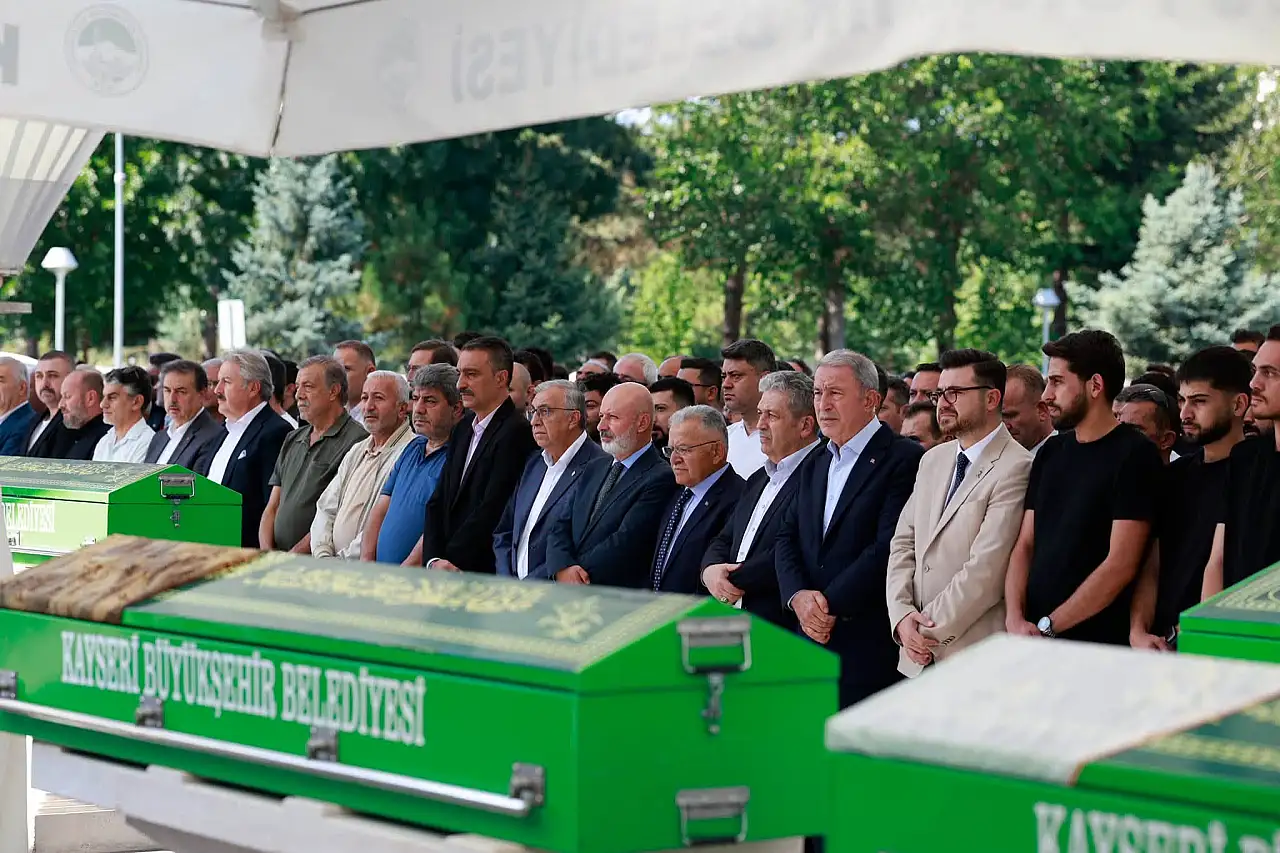 Kayseri'de AK Parti'nin önde gelen isimlerini buluşturan cenaze