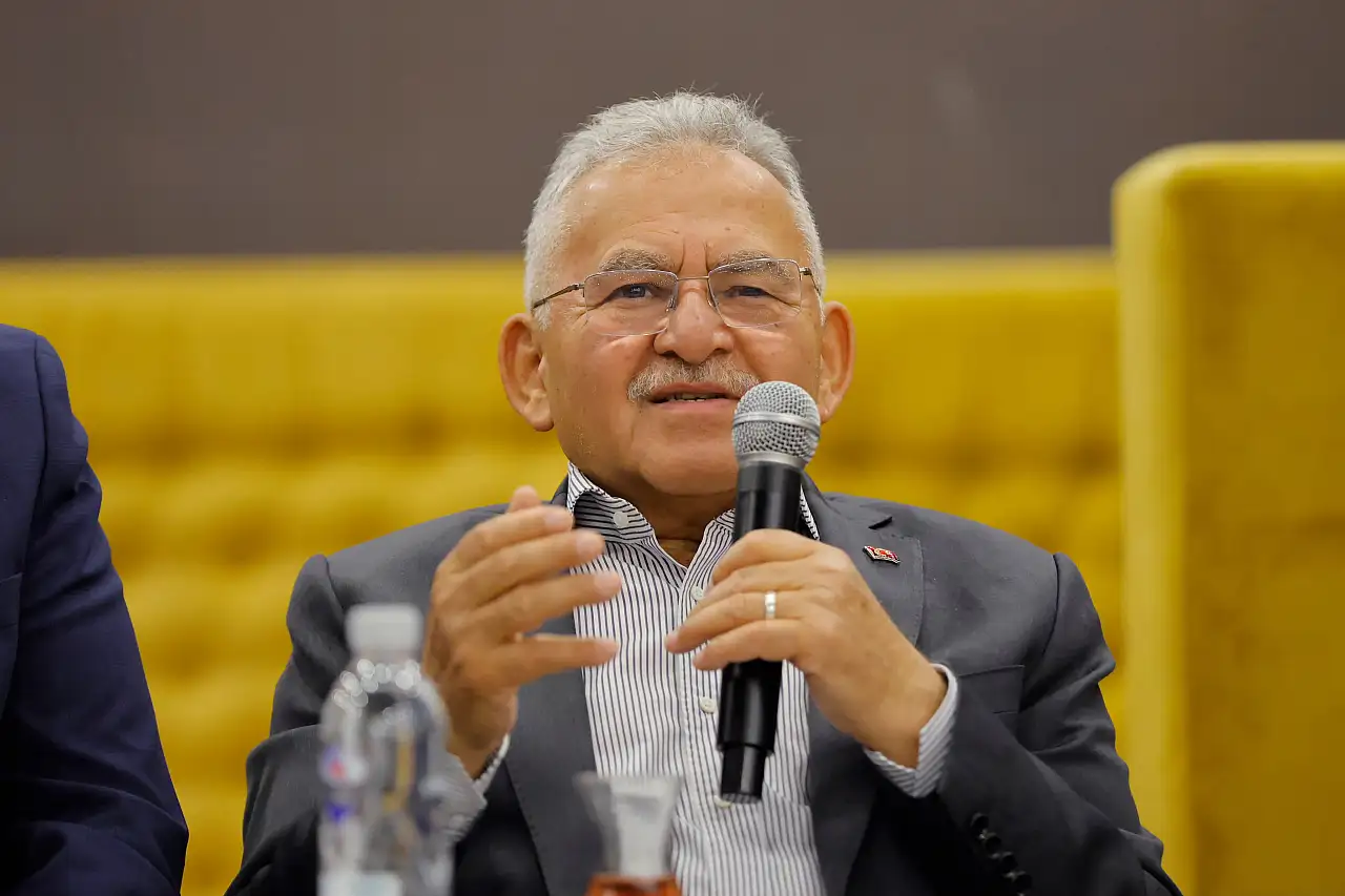 Başkan Büyükkılıç'tan genç doktor adaylarına dikkat çeken uyarı!