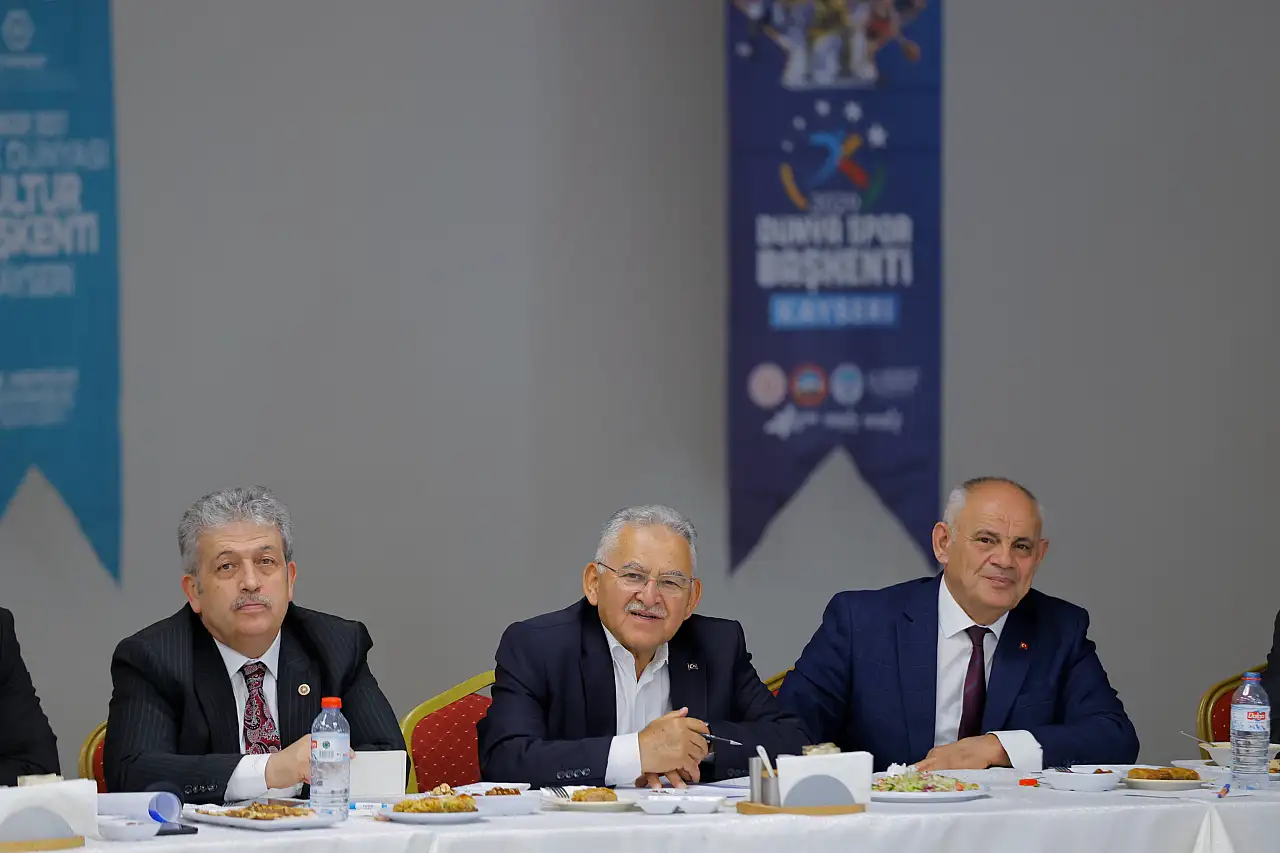 Büyükkılıç'tan Yahyalı muhtarlarına: 'Ne istiyorsanız isteyin'