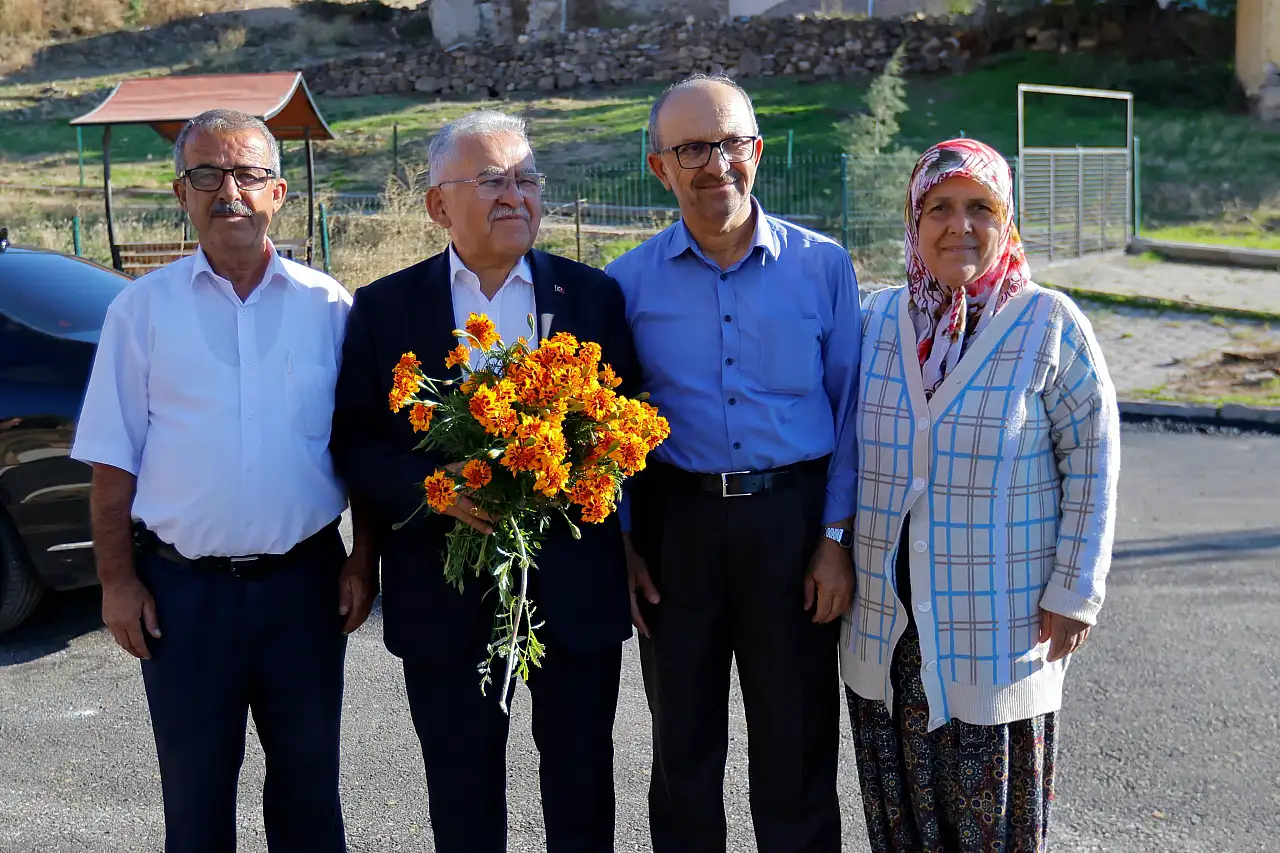 Başkan Büyükkılıç Develi'de açıkladı: Tombak Mahallesi'nin yolları yenilendi!