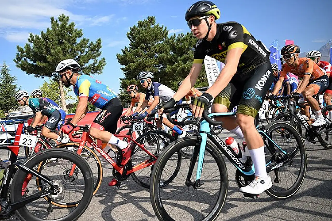 Kayseri'de 250 hekim ve bisikletsever pedal çevirdi!