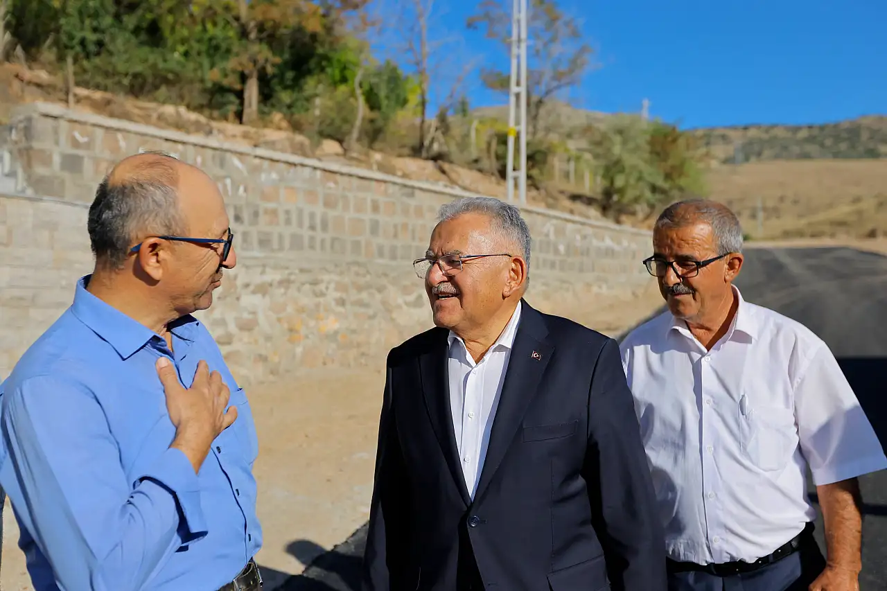 Başkan Büyükkılıç Develi'de açıkladı: Tombak Mahallesi'nin yolları yenilendi!