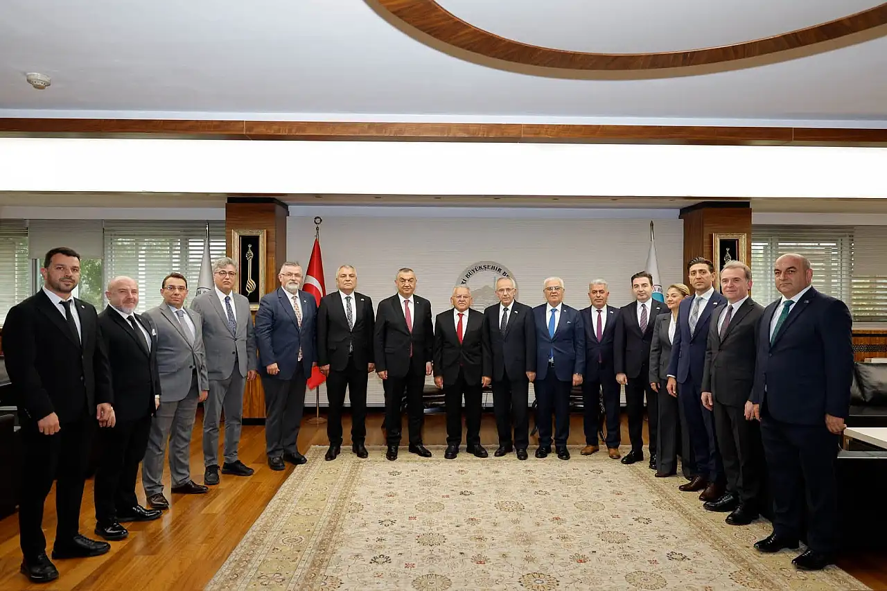 Kayseri'de iki odanın başkanı yeniden seçildi! Sonrasında dikkat çeken görüşme