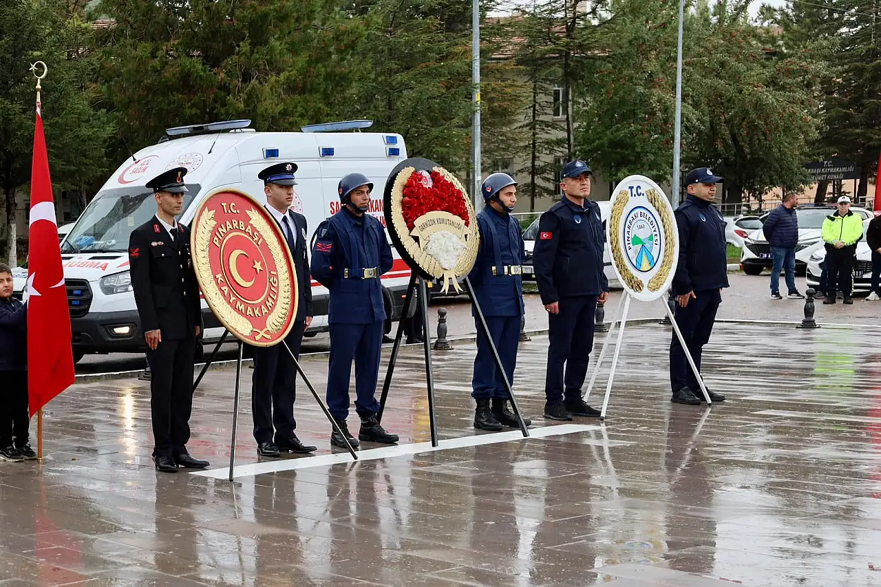 Pınarbaşı'nda 29 Ekim coşkusu: Çelenk sunma töreni yapıldı