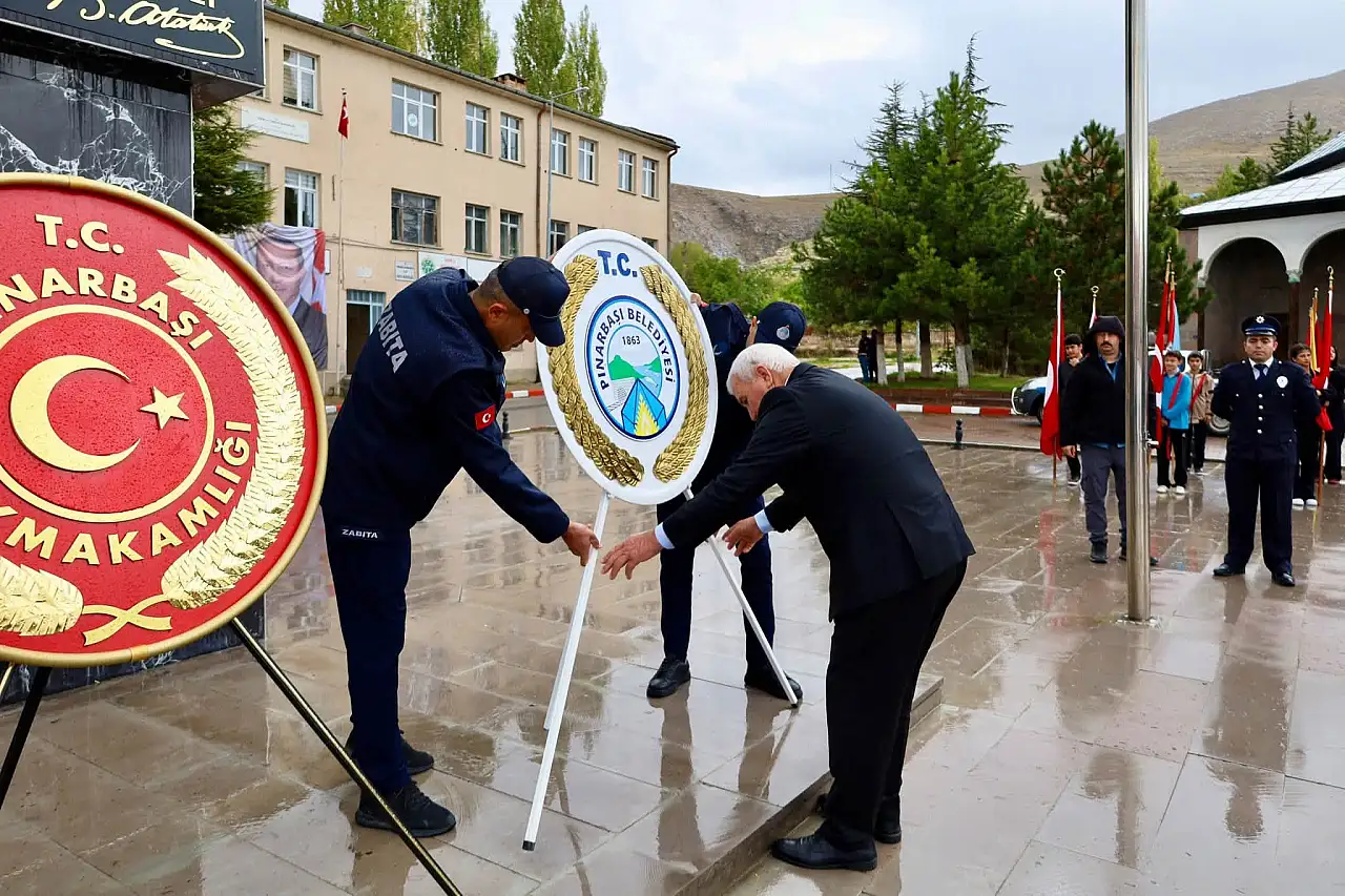 Pınarbaşı'nda 29 Ekim coşkusu: Çelenk sunma töreni yapıldı