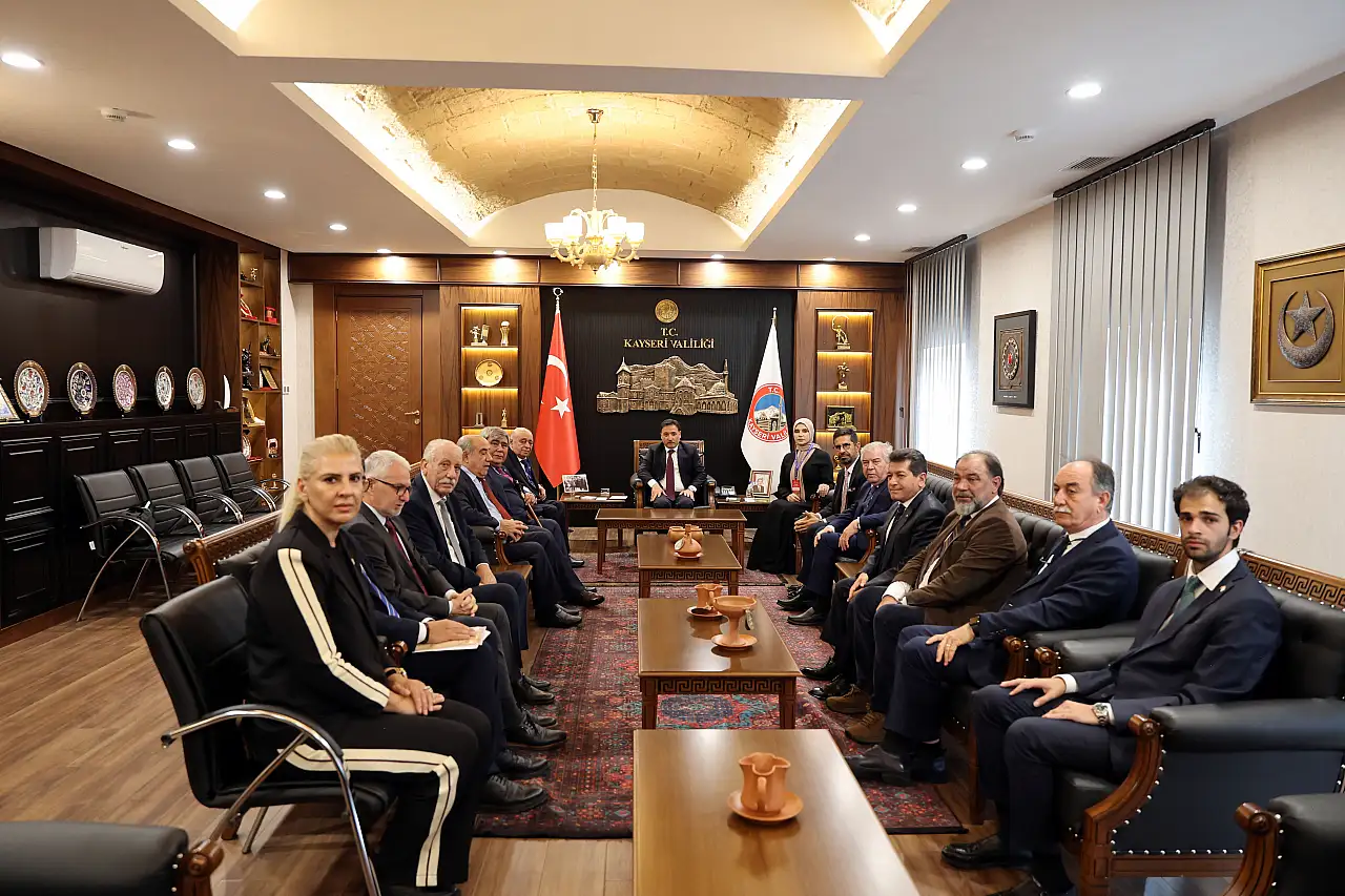 Kayseri'de dikkat çeken buluşma: Türk dünyasının şair ve yazarları kente geldi