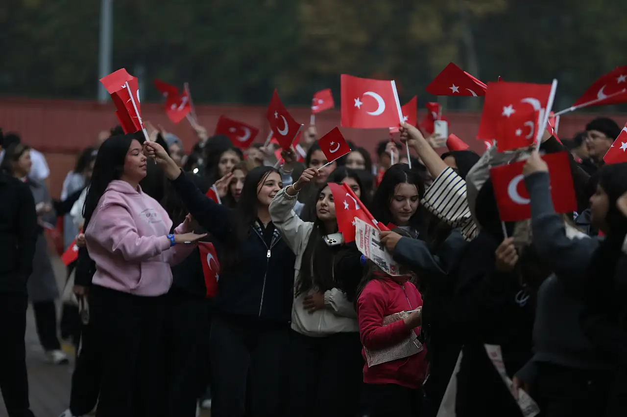 Kayseri'de öğrencileri 29 Ekim'i kutlamaya başladı!