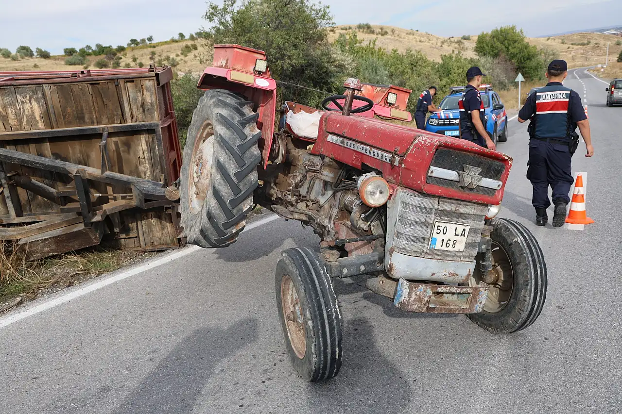 Nevşehir'de traktör rampayı çıkamadı: 2'si çocuk 3 kişi yaralandı