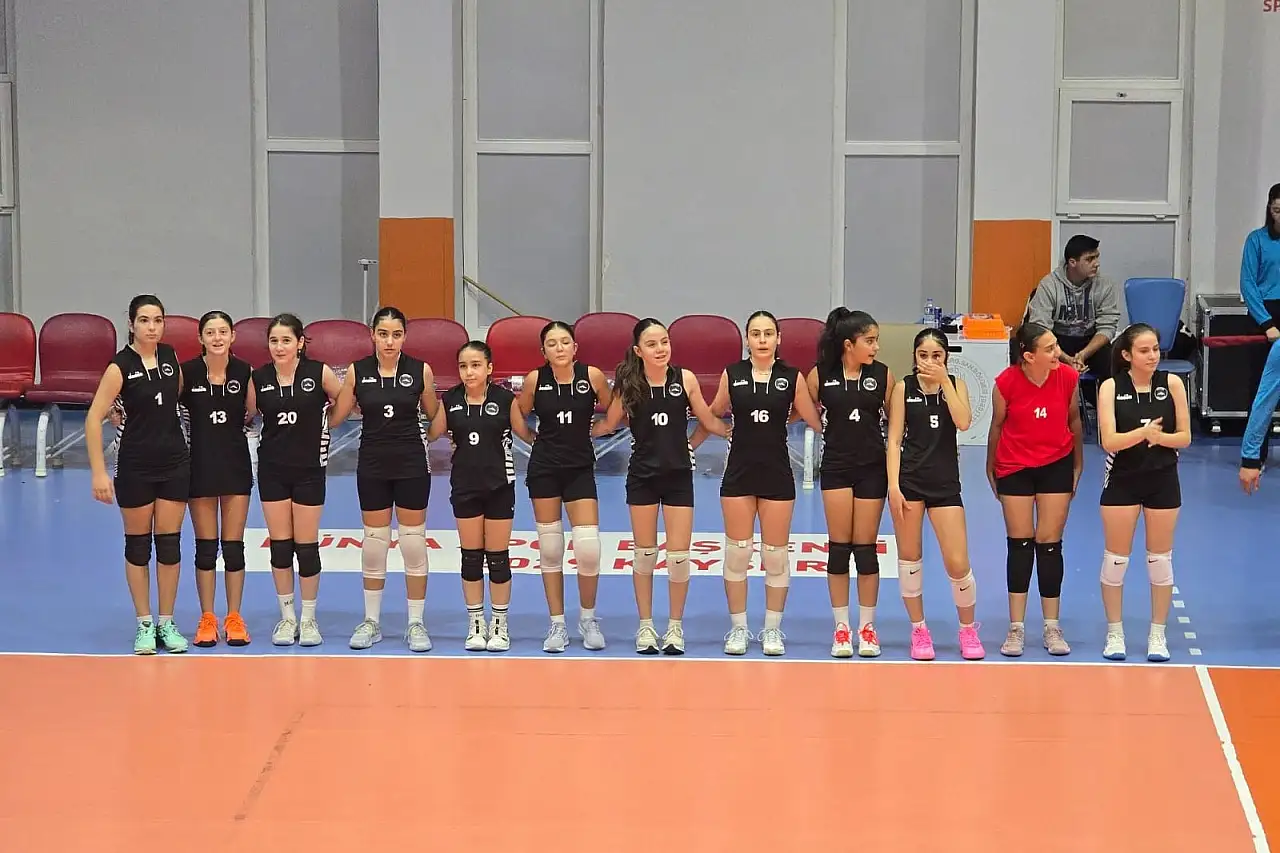 Erciyes Voleybol'dan şampiyonluk yolunda galibiyet