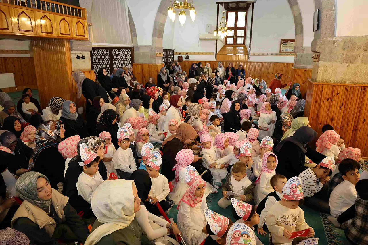 Yahyalı'da 161 minik öğrenci için anlamlı tören! Osmanlı geleneği yeniden yaşatıldı
