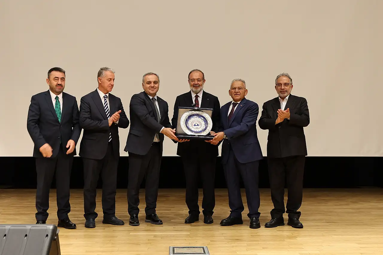 Erciyes Üniversitesi'nde dikkat çeken konuşma: 'İki ortak gayesi var'
