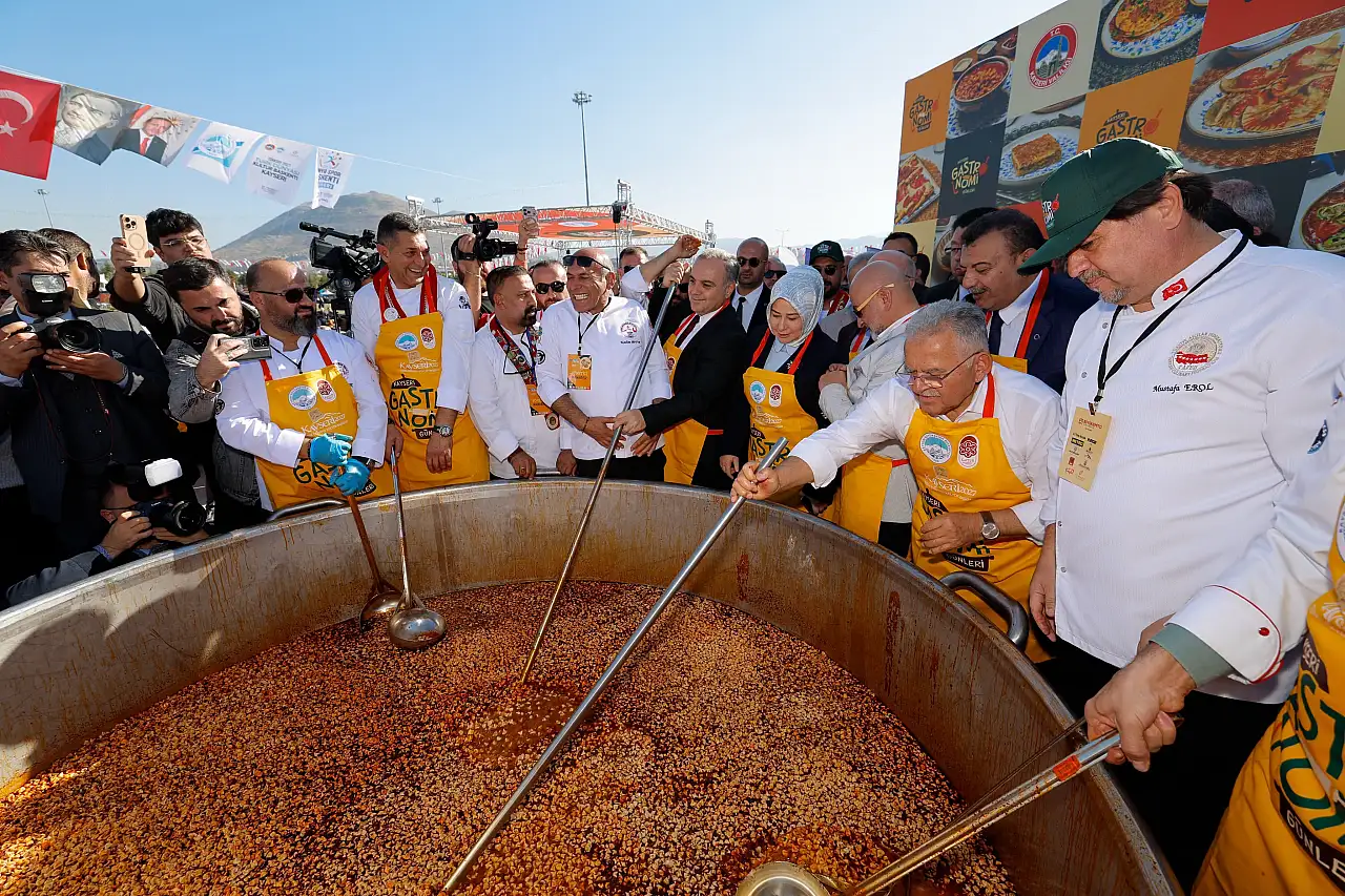 Büyükkılıç paylaştı! BKayseri'de binlerce kişinin akın ettiği etkinlikten geriye bu görüntüler kaldı