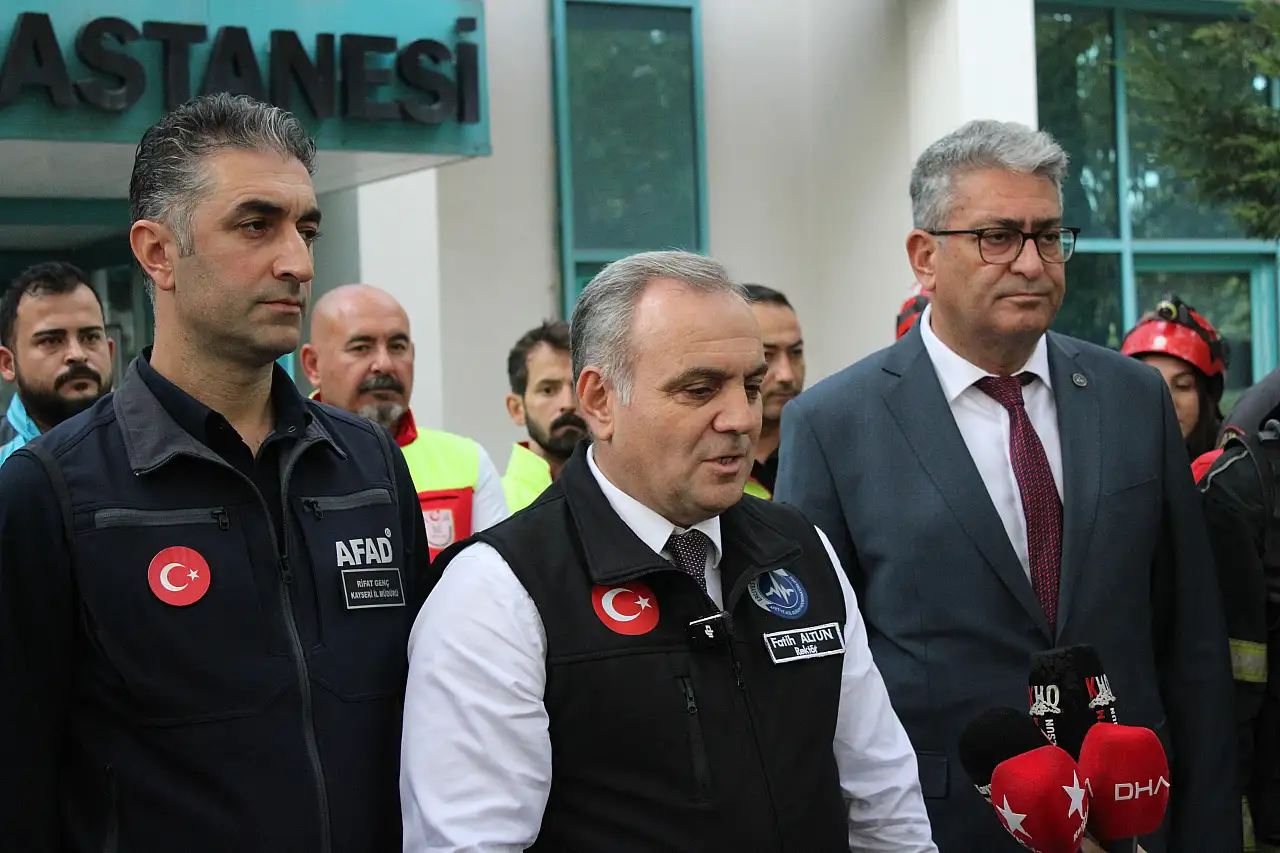 Erciyes Üniversitesi'nde 6,5'lik deprem senaryosu! Hastanede yangın çıktı