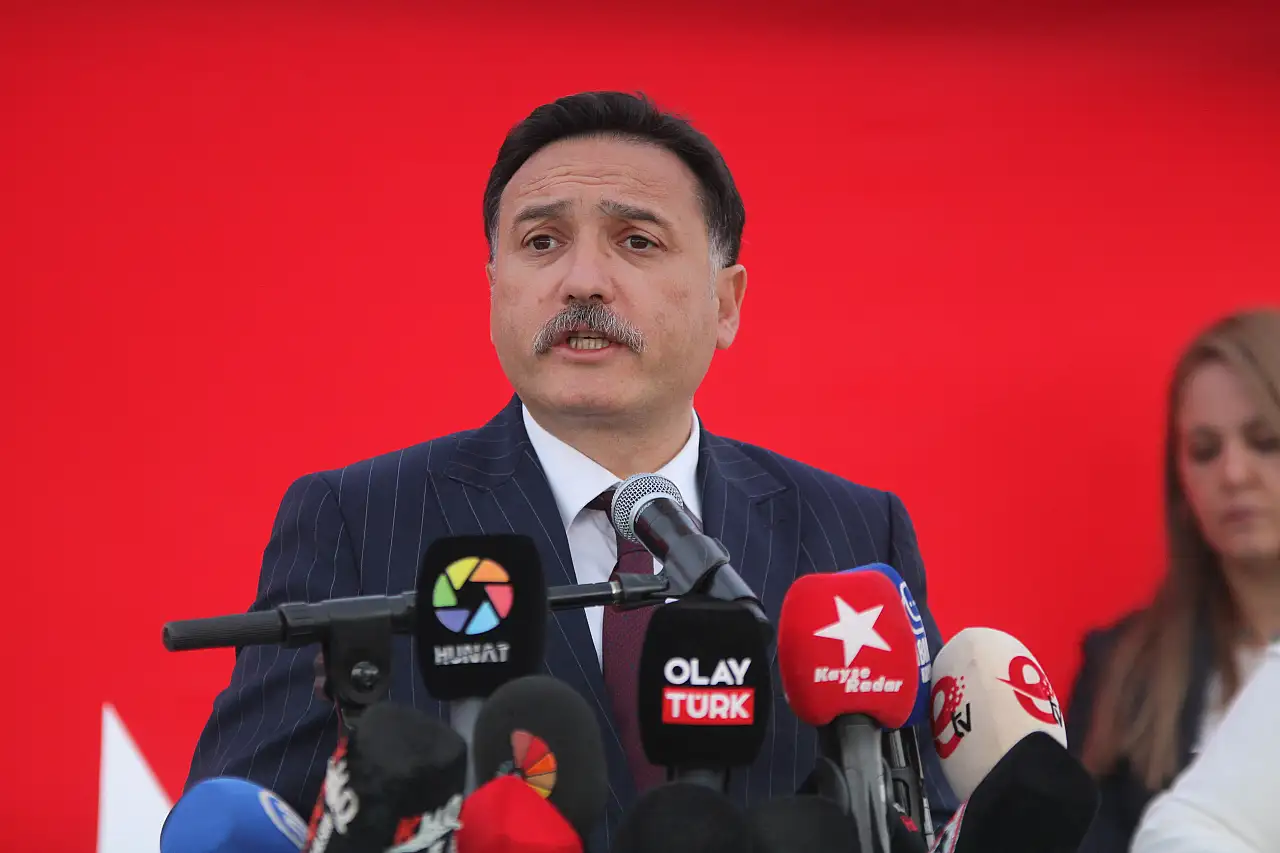 Cumhuriyet Meydanı'nda 29 Ekim kutlamalarına damga vuran gösteri!