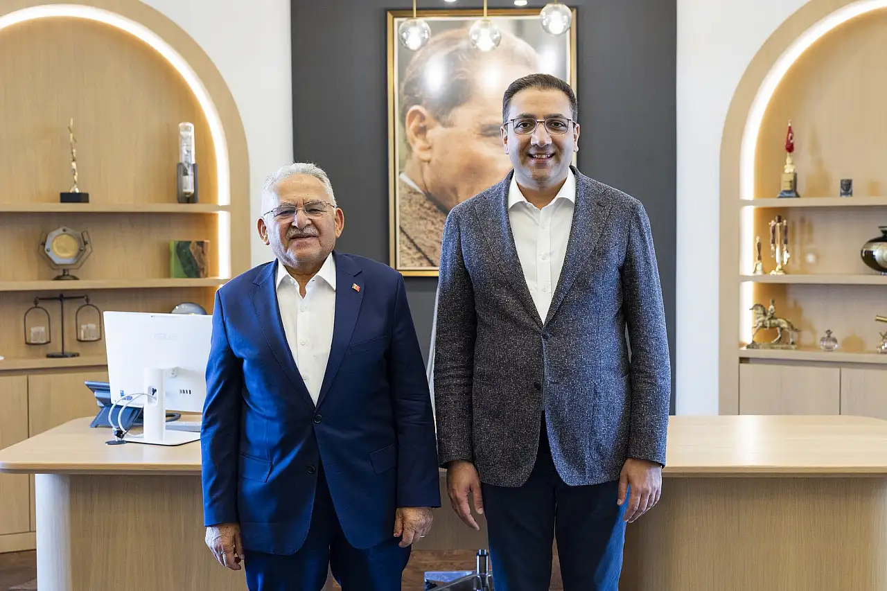 Belediyelere yönelik soruşturmalarda gözaltına alınan Kayserili ismi kim ziyaret etti?