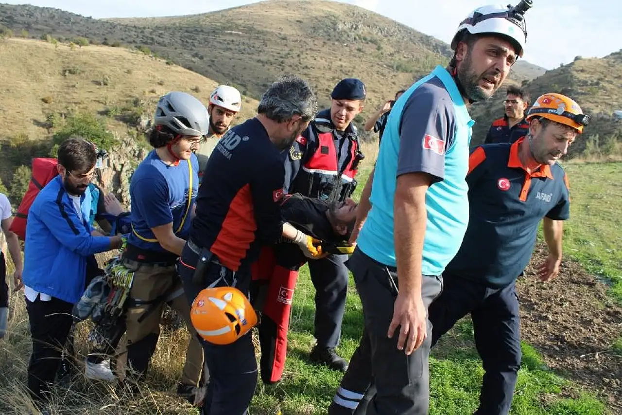 Kayseri'de yürüyüş yaparken kayalıklardan düştü!