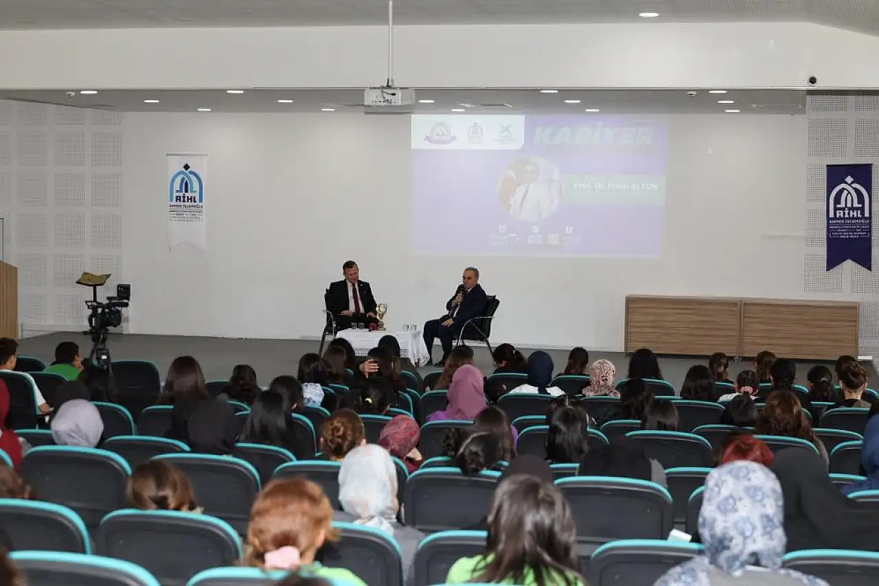Rektör Fatih Altun'dan gençlere kariyer tavsiyeleri