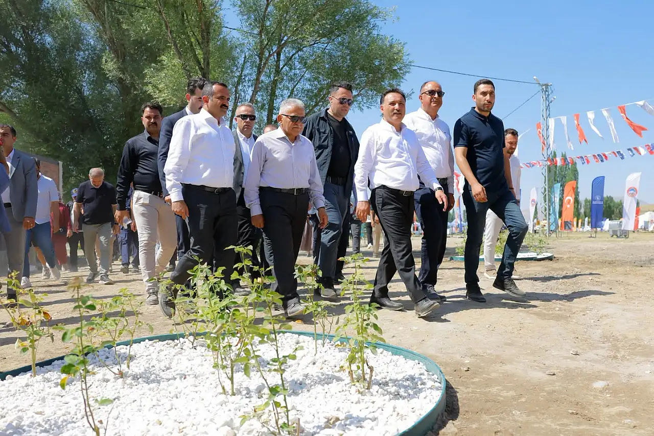 Vali Çiçek'ten Büyükkılıç'a teşekkür: 'Altın devri yaşanıyor'