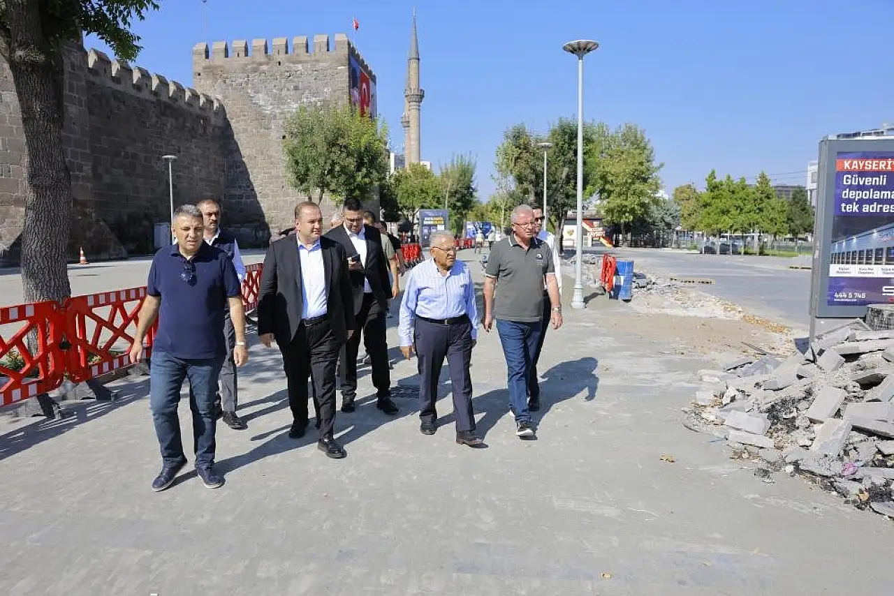 Kayseri'nin kalbinde büyük değişim: Cumhuriyet Meydanı'nda inceleme