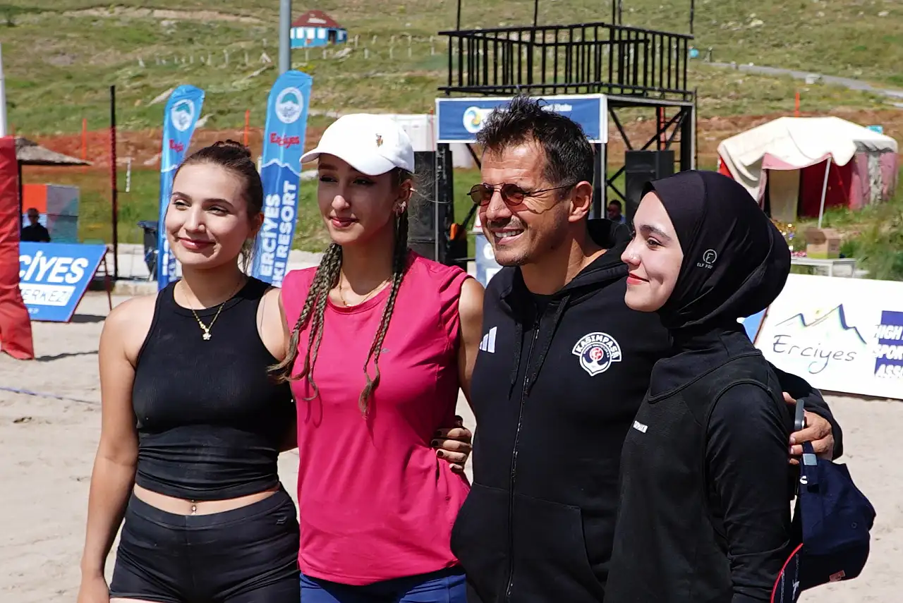 Kayseri'de 2 bin rakımda plaj voleybolu! Kazanan belli oldu