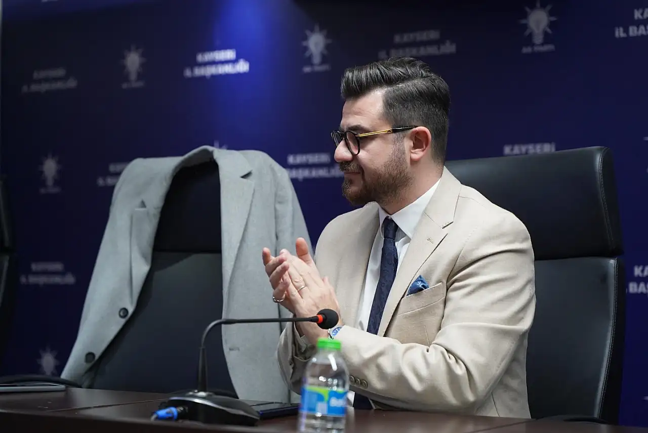 '2026 yılında seçim varmış gibi çalışacağız' diyen AK Parti Kayseri İl Başkanının kafasında kurduğu sistem ne? 2026 yılında bakın ne yapacaklar!