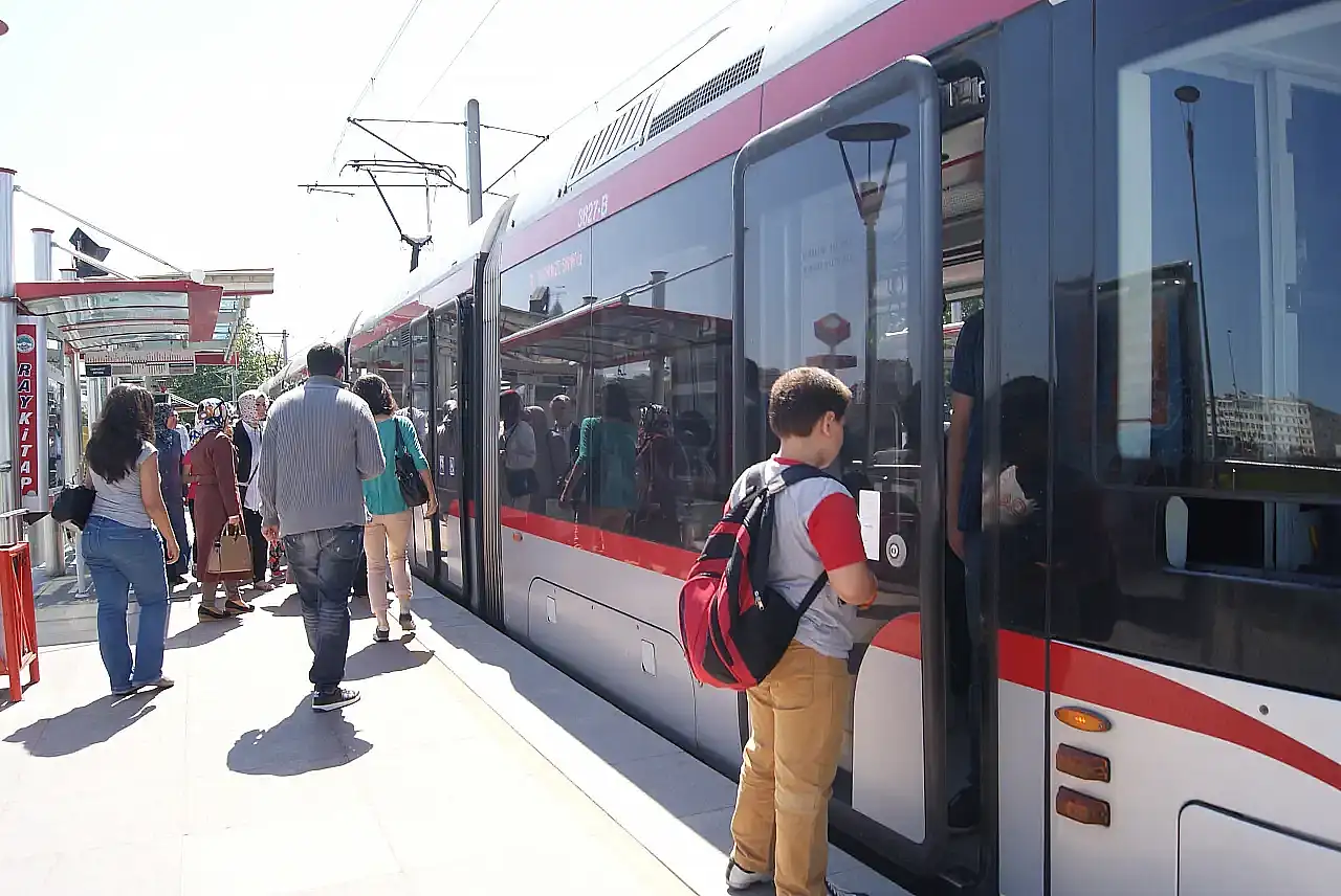 Kayseri Büyükşehir Belediyesi'nden emeklilere ve ulaşıma destek!