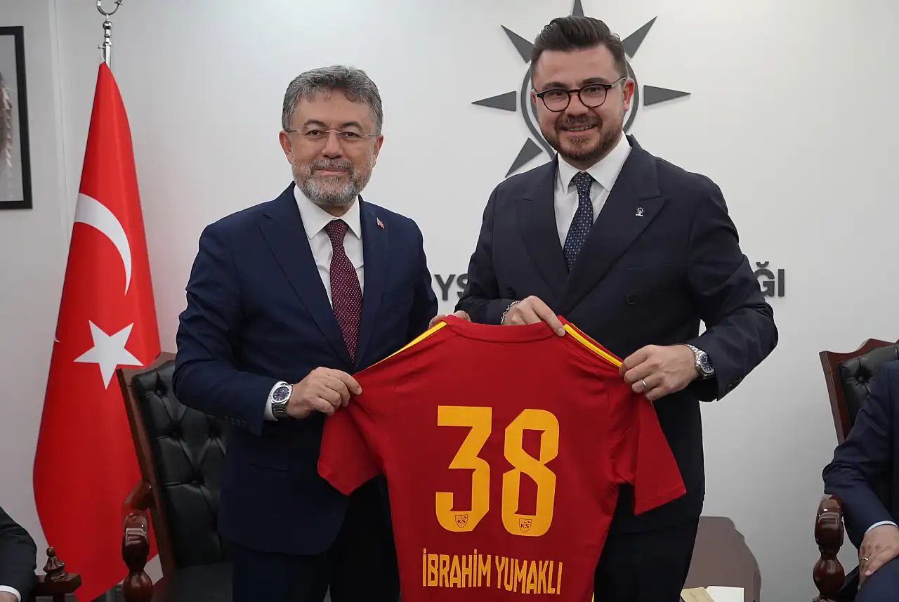 Kayseri'ye gelen Bakanlara sürpriz hediye! İl Başkanı verdi