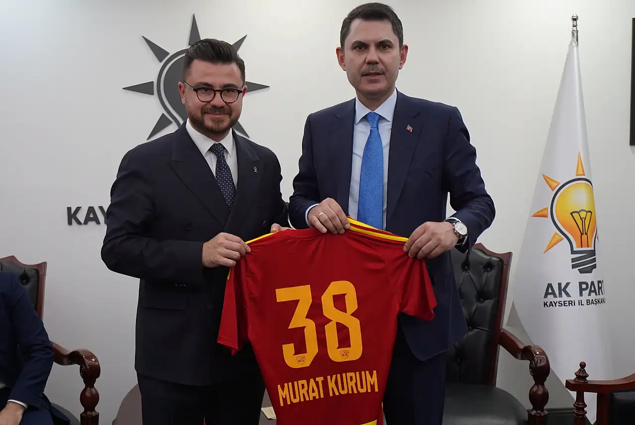 Kayseri'ye gelen Bakanlara sürpriz hediye! İl Başkanı verdi