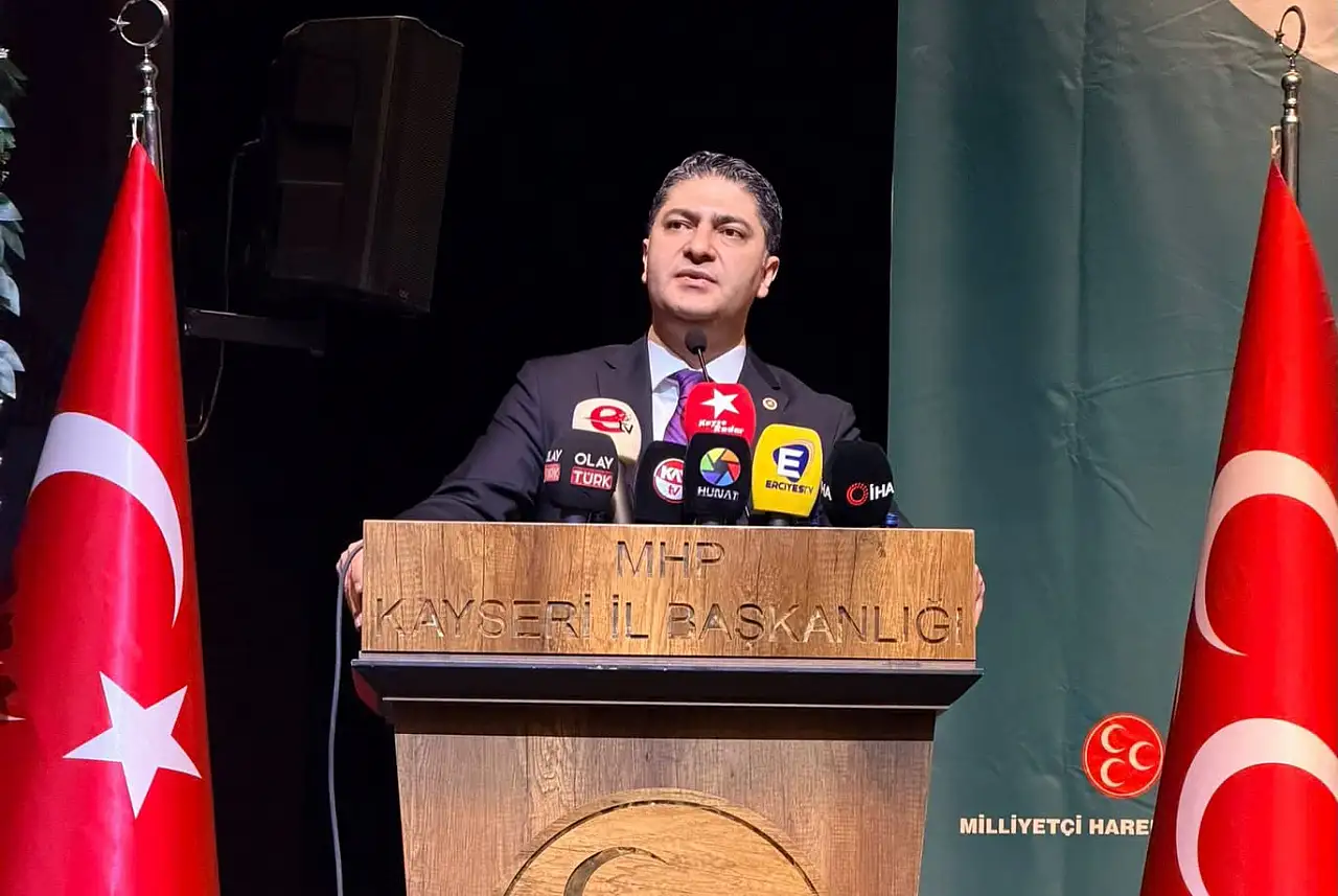 MHP'li Özdemir'i örnek gösteren Akay, diğer siyasilere ve kamu görevlilerine gönderme yaptı