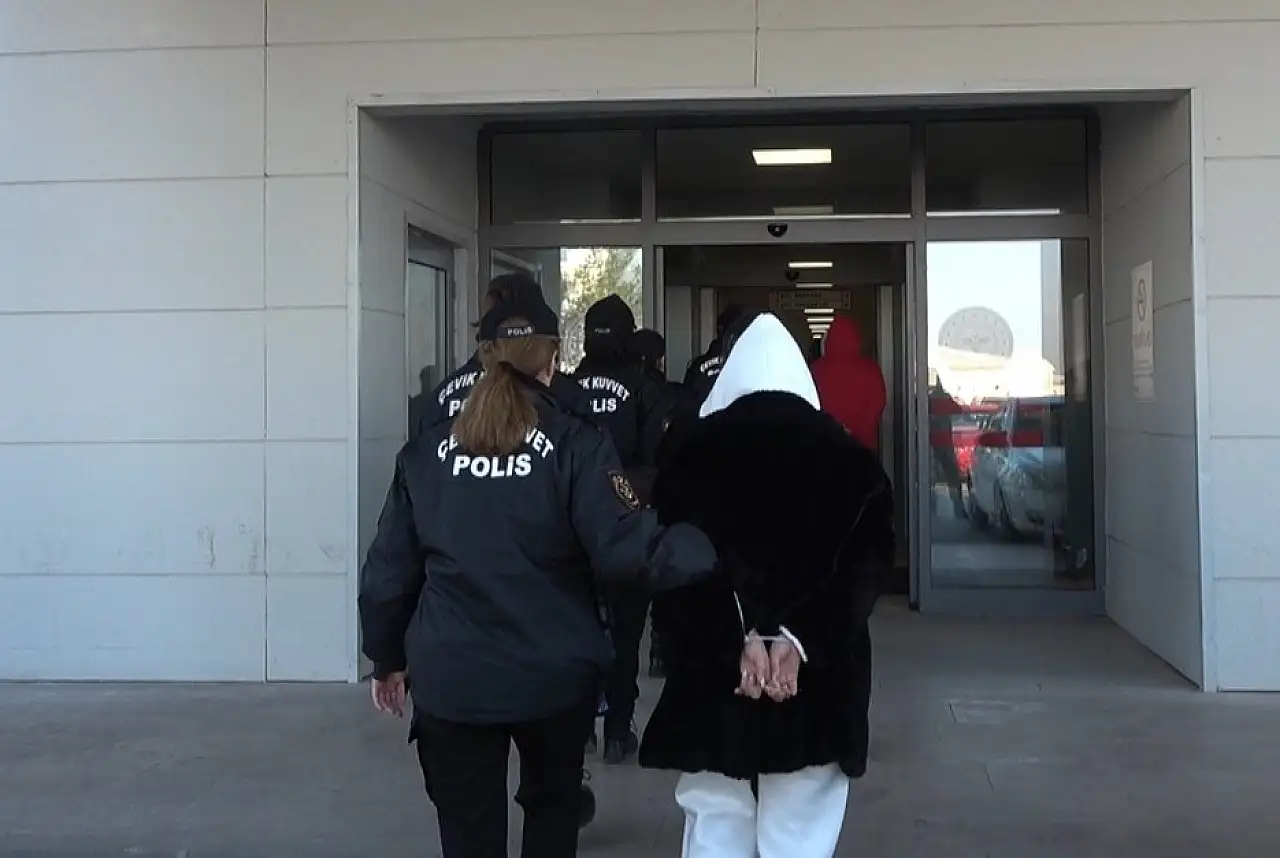 8,5 milyarlık bahis ve dolandırıcılık çetesi çökertildi! 17 kişi adliyeye sevk edildi