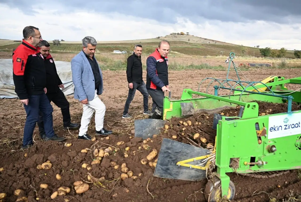 Kayseri'de tarlada hasat, ahırda inceleme!