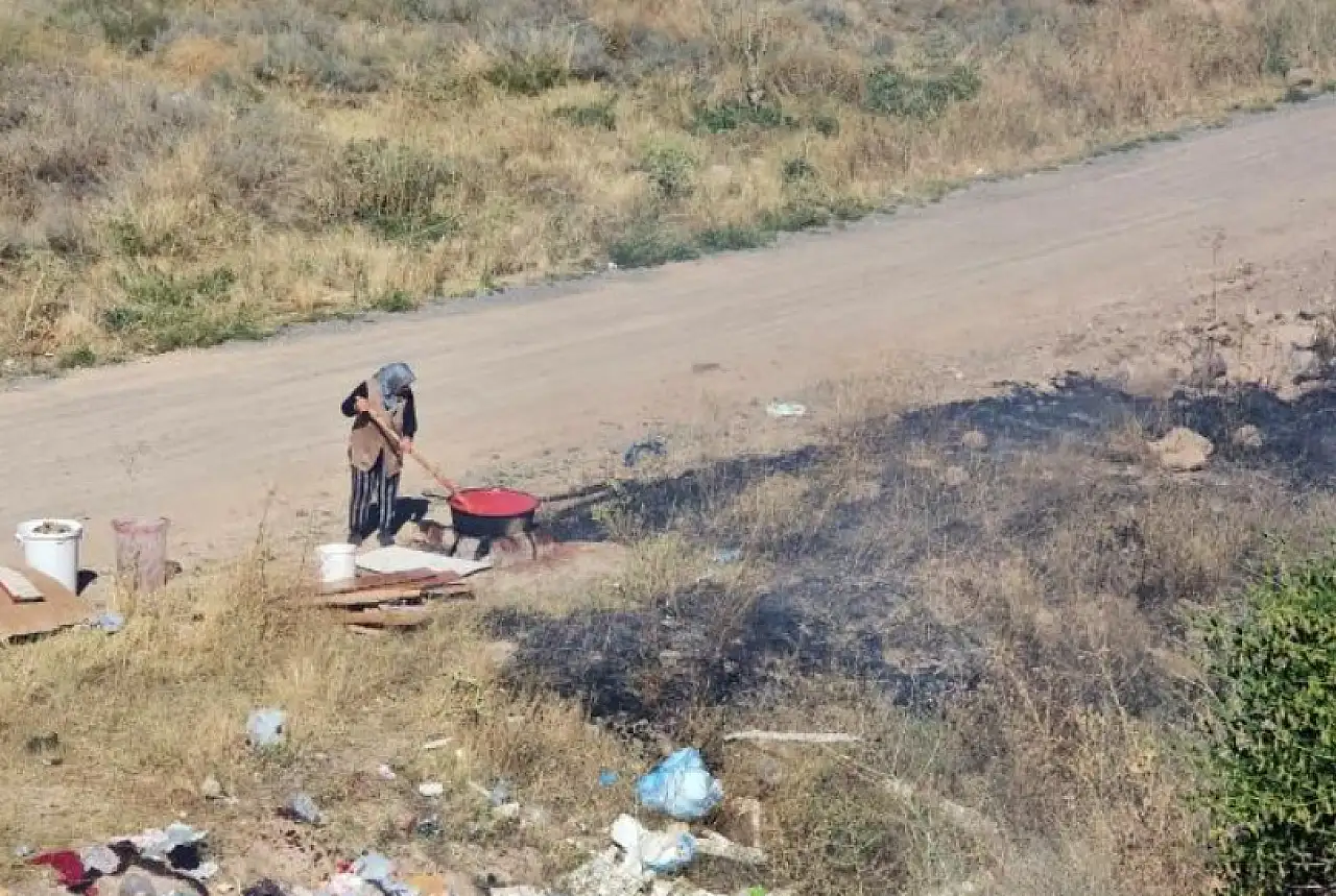 Yanı başında yangın çıktı, O işine devam etti
