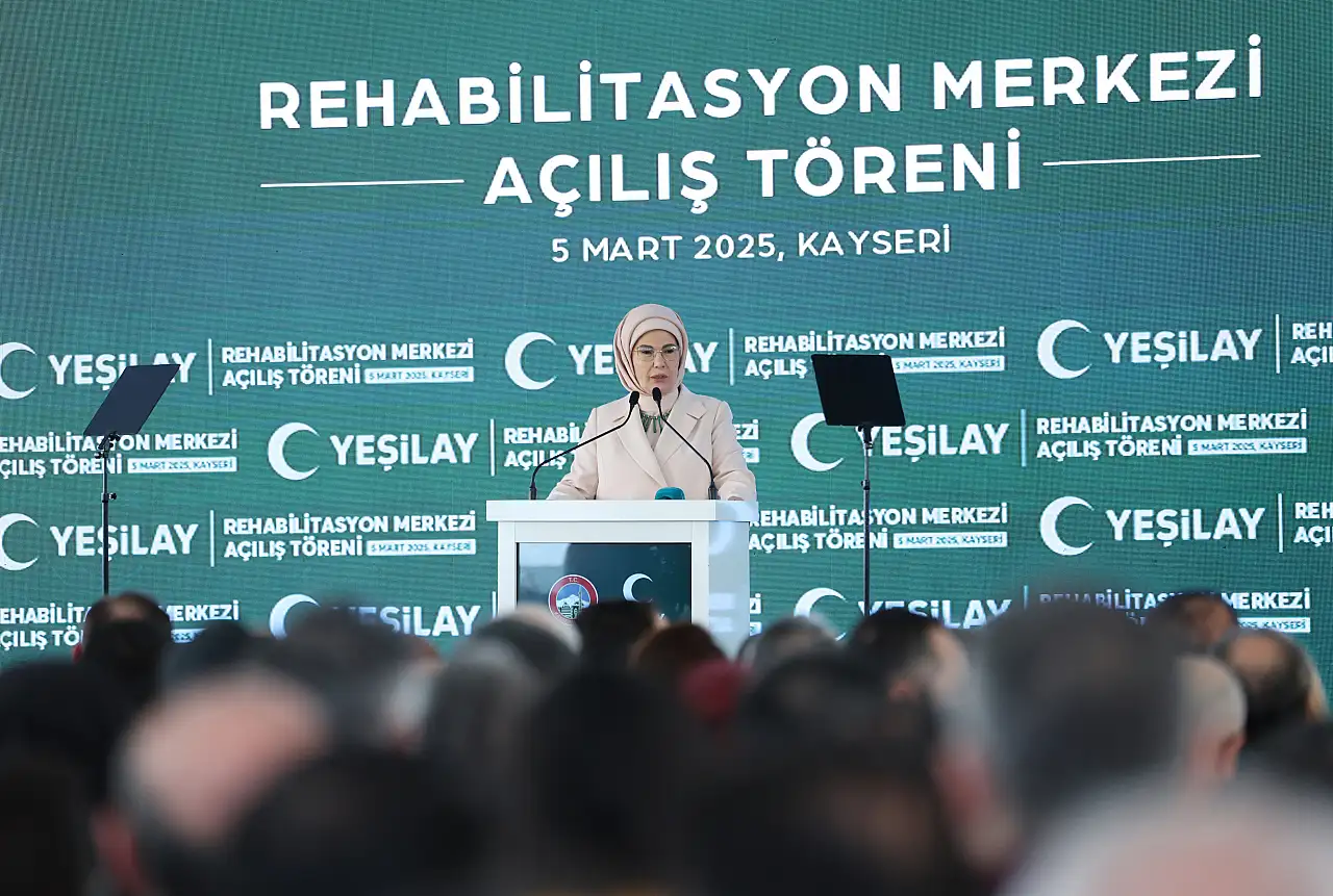 Cumhurbaşkanı'nın eşi Emine Erdoğan'dan Kayseri'deki merkeze övdü