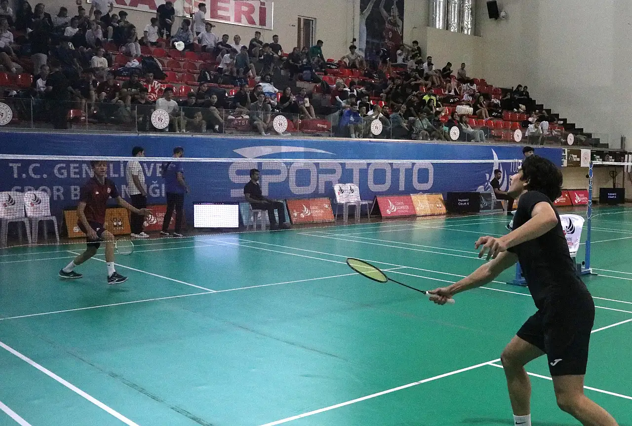 Badminton'un yıldızları Kayseri'de
