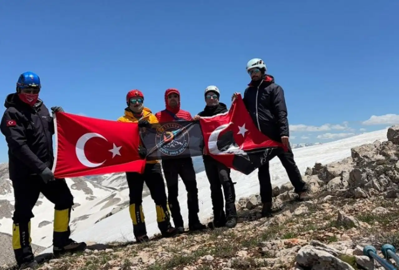 5 dağcı Toroslar'da yedi zirveyi birden aştı
