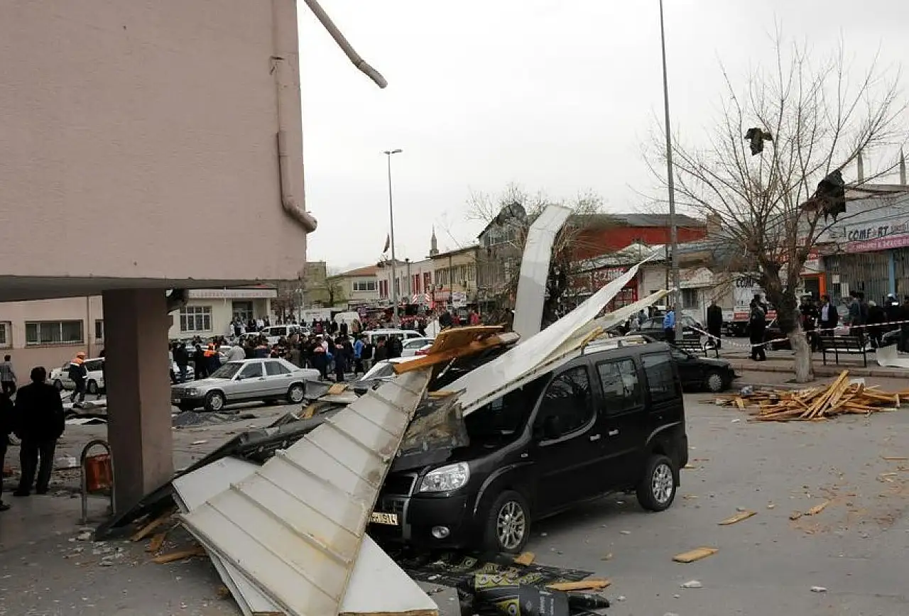 Meteorolojiden Kayseri'ye 2 uyarı birden! Fırtına ve sağanak geliyor