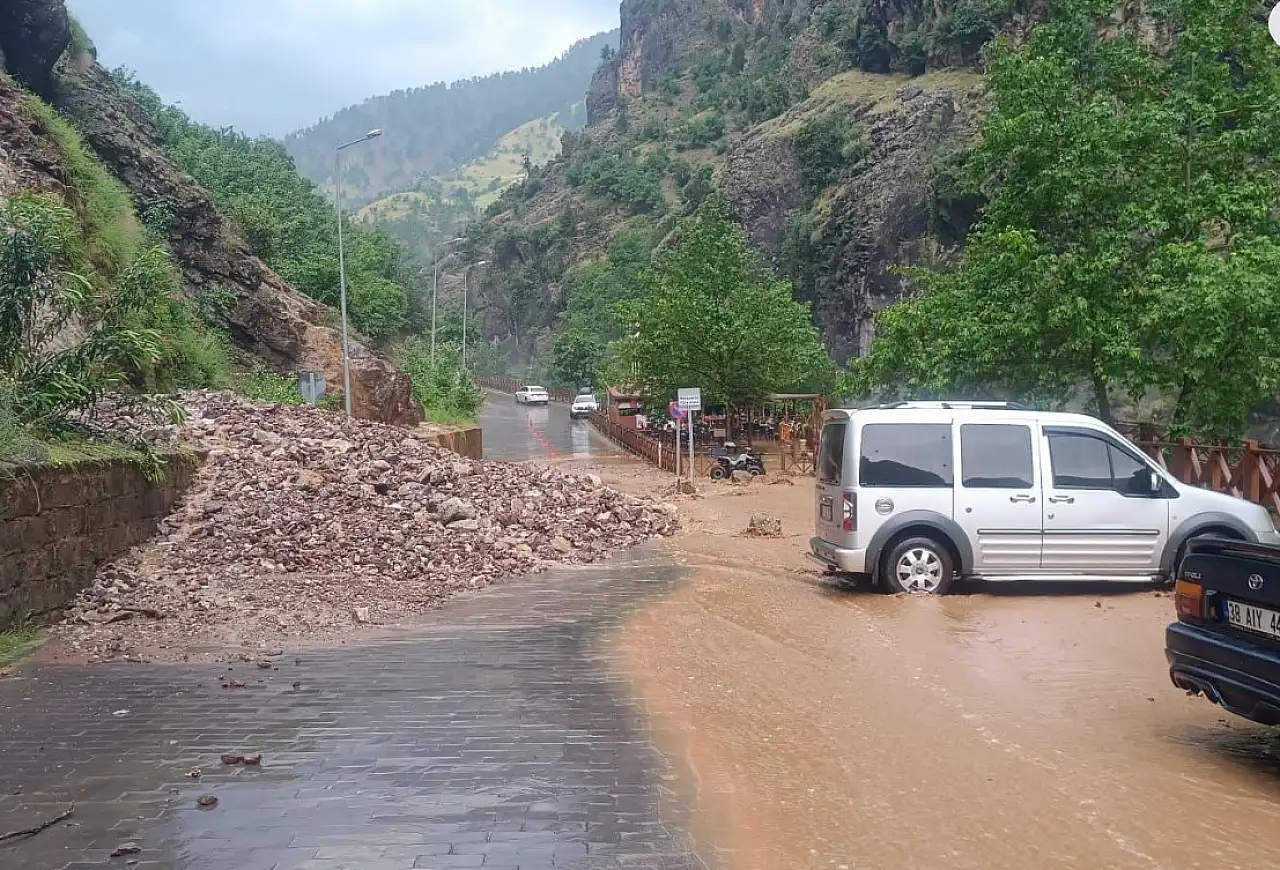 Belediye selin yaralarını sarmak için sahada