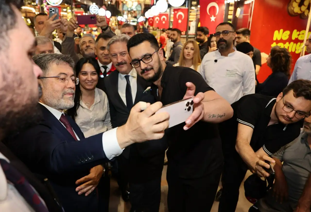 Türkiye'nin ilk gıda AVM'si kapılarını açtı