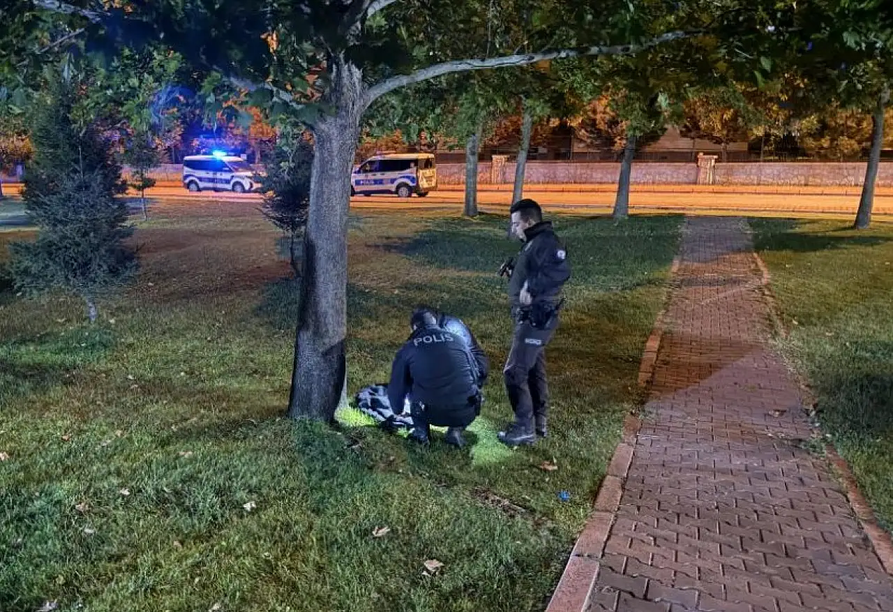 Kayseri'de parkta kavga! Polis gelmeden her şeyi bırakıp kaçtılar