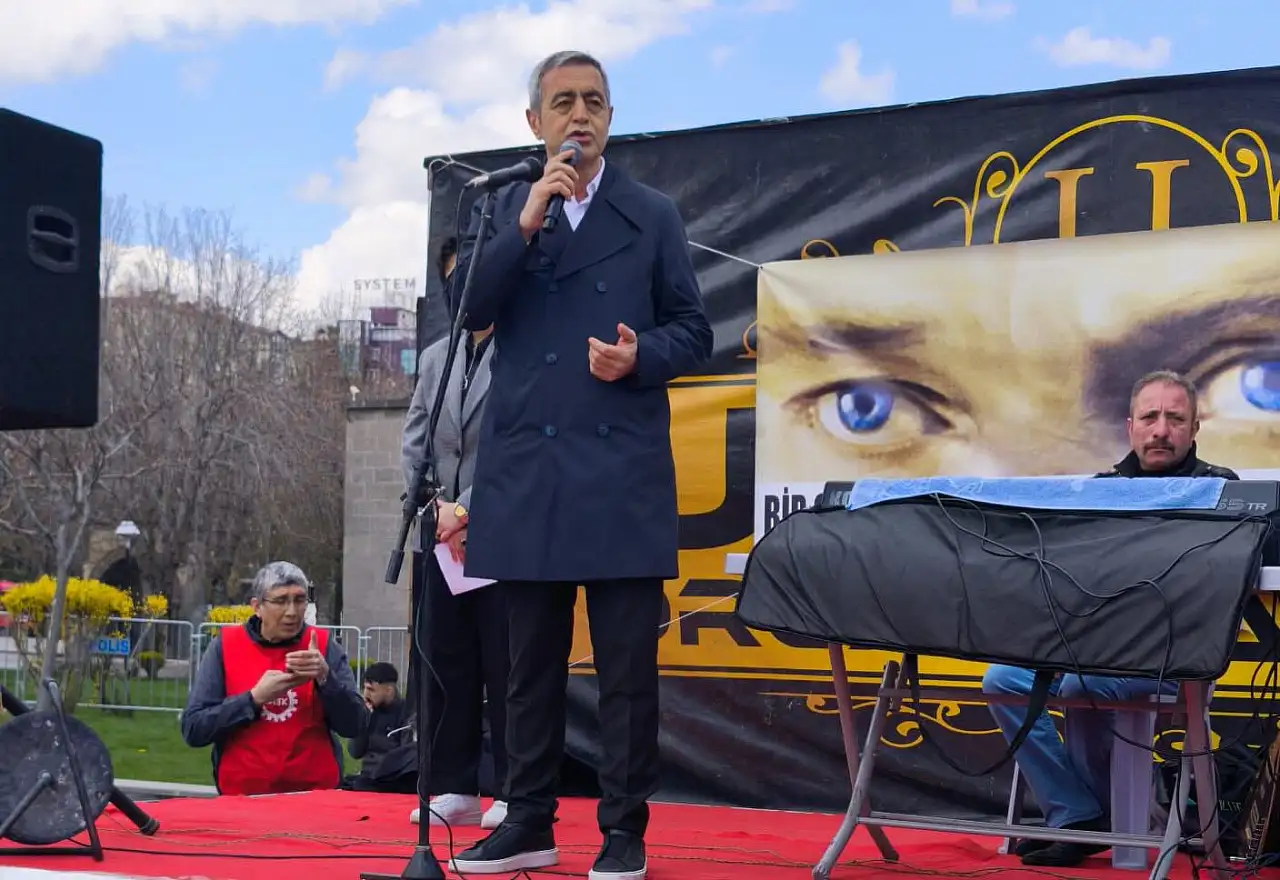 Kayseri'de Yeni Sanayi esnafının yol isyanı!