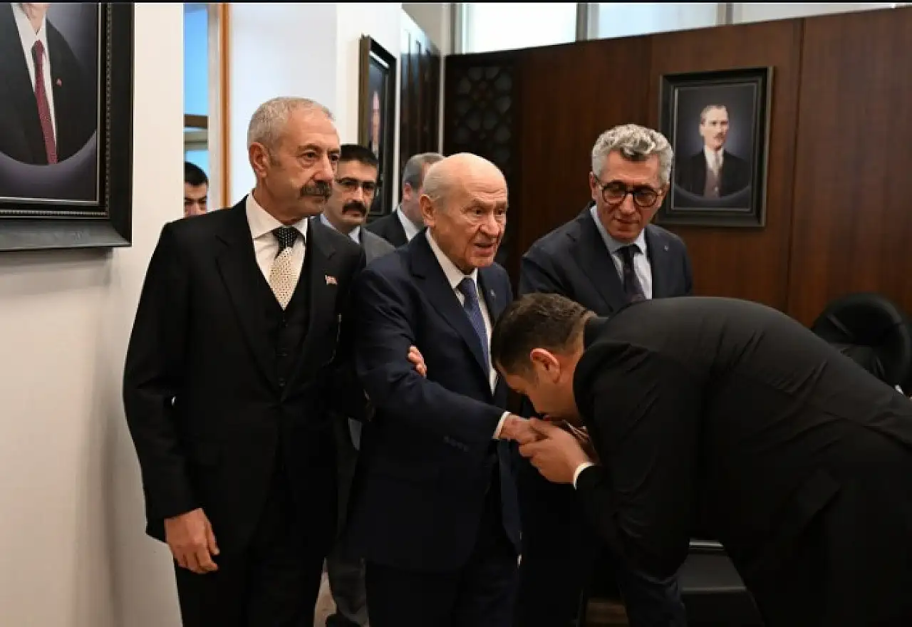 Baki Ersoy, Bahçeli'nin Sarallar ve Şahinler buluşmasından yeni kare paylaştı!