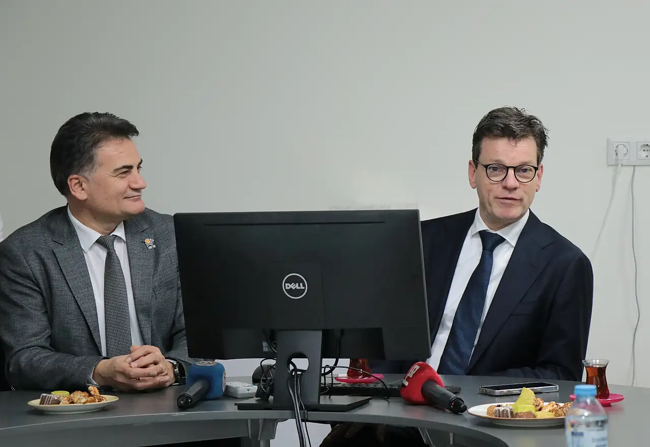 Kök hücre gen tedavisinin mucidi Lankester Kayseri'de