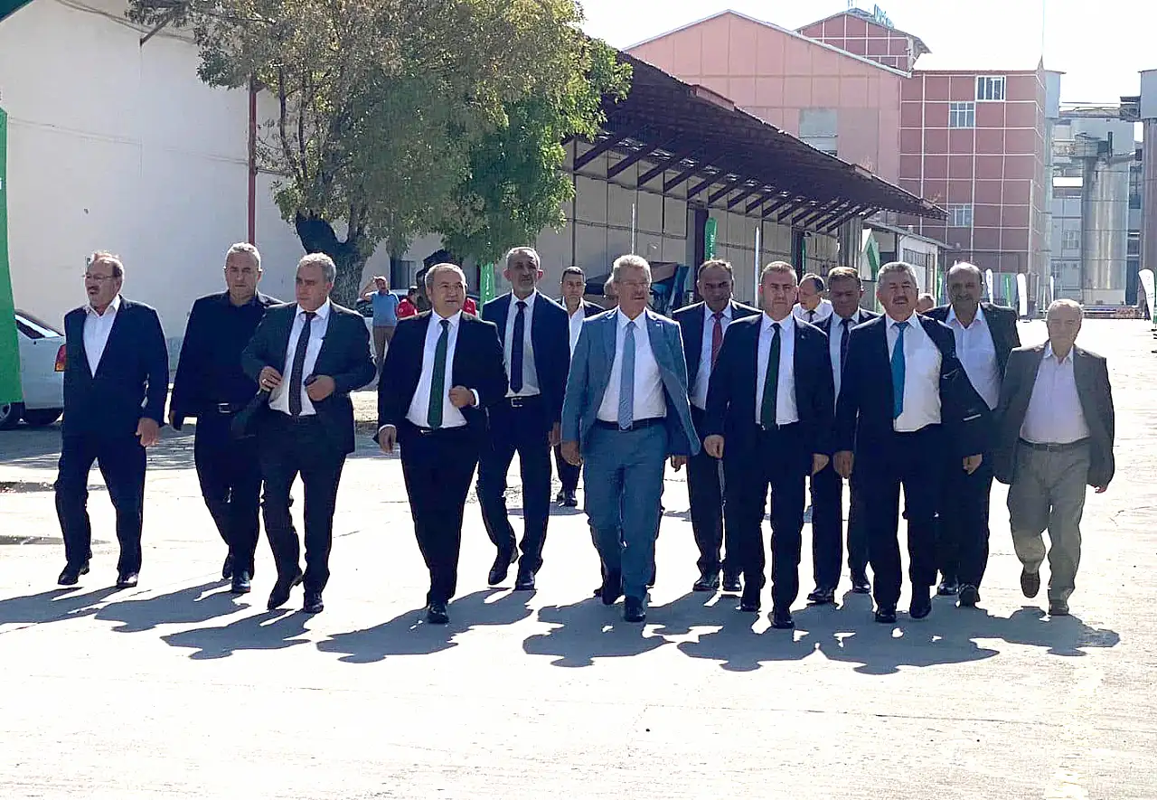 Kayseri'nin en büyük şirketinde Başkanlığı düşürülen isimden dikkat çeken 'Güç, yağcılık ve hazinede açık' hikayesi! Bu gönderme kime?
