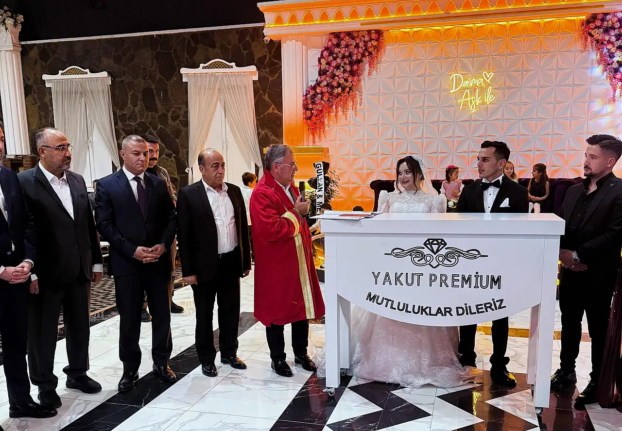 Kayseri'deki MHP'liler bu düğünde buluştu