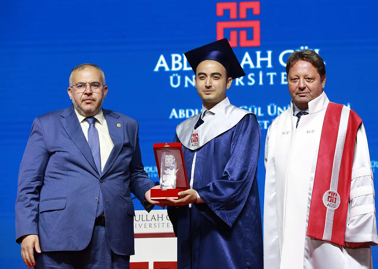 Kayseri'deki Abdullah Gül Üniversitesi mezuniyet törenine neden katılmadılar?